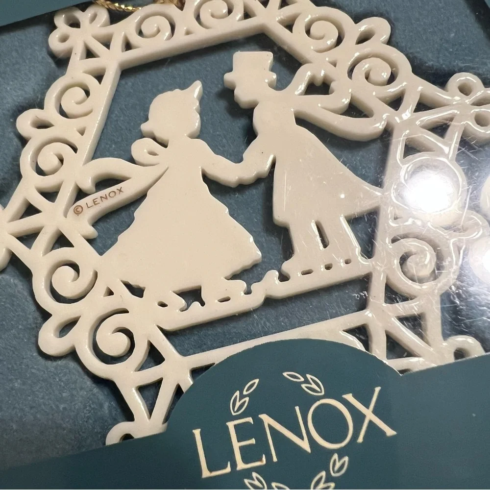 Lenox Victorian Skaters Christmas Silhouette Elegant 🎄 Cream Decorative Ornament